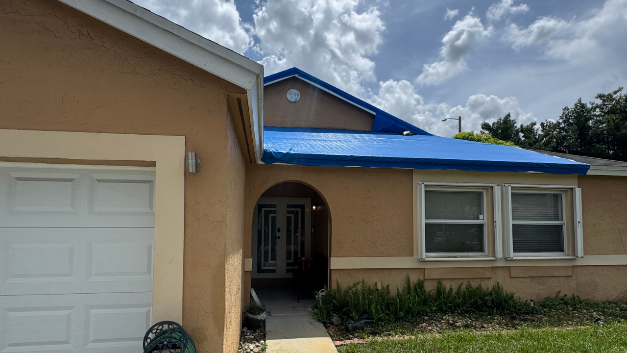 Casa con techo protegido